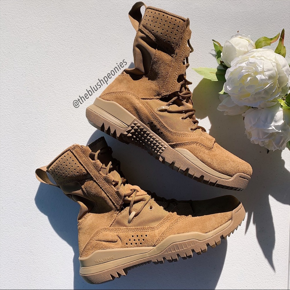 Nike SFB Field Hiking Boots - Picture 2 of 9